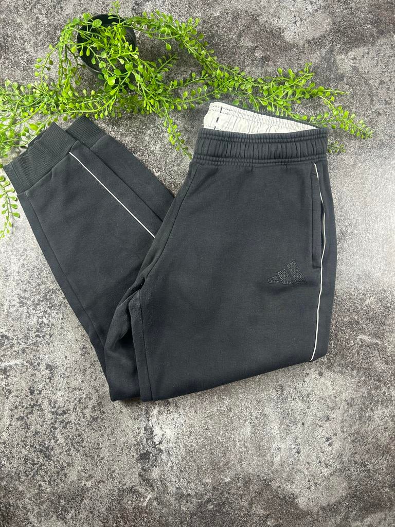 Adidas Joggers Zwart Maat M met Witte Bies, Fitness, Maat 48/50 (M), Zwart, Ophalen of Verzenden