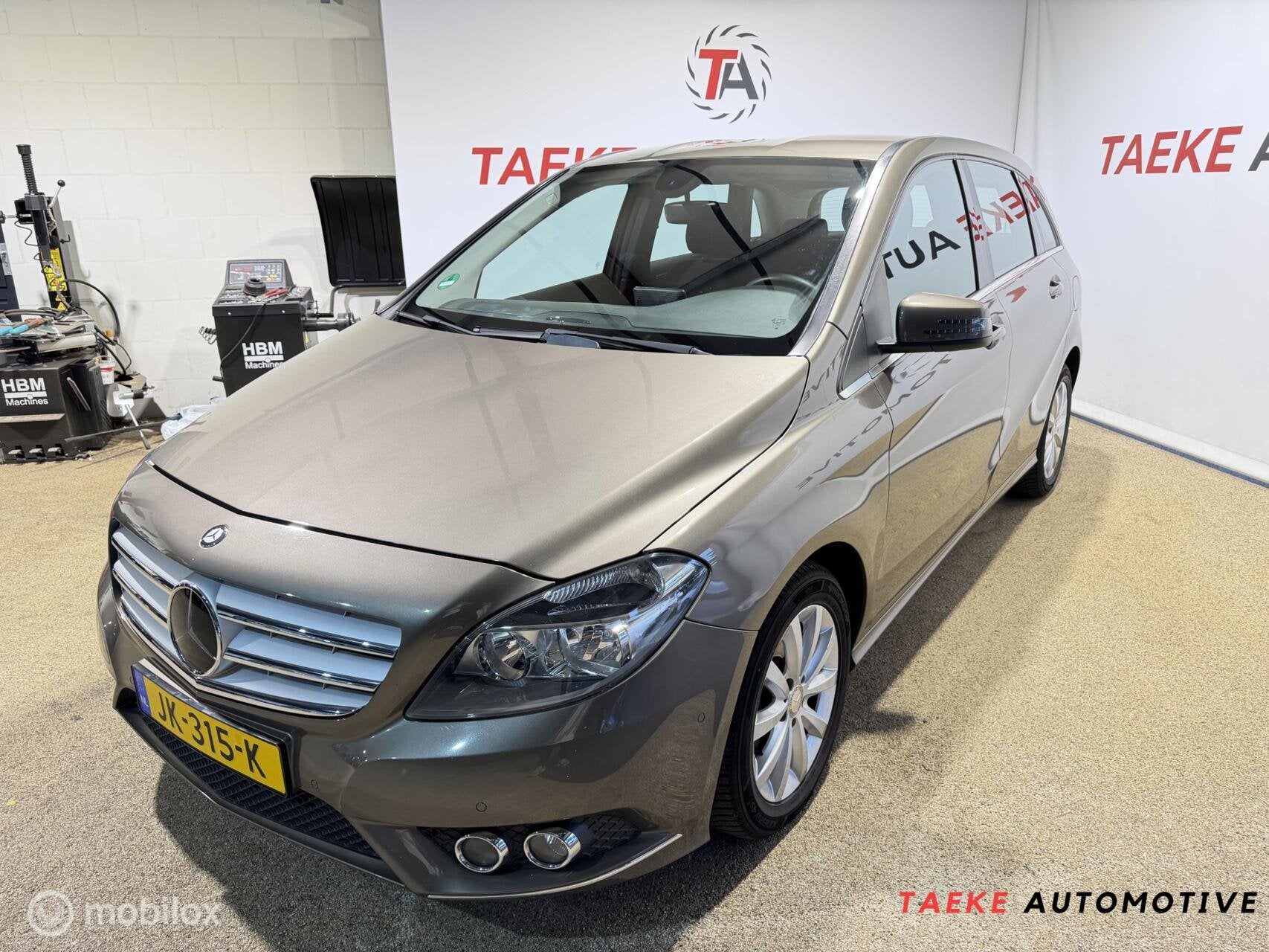 Mercedes B-klasse 180 Ambition AUT/CLIMA/CRUISE/CAMERA/1eEIG, Gebruikt, Euro 6, 4 cilinders, Automatische klimaatregeling