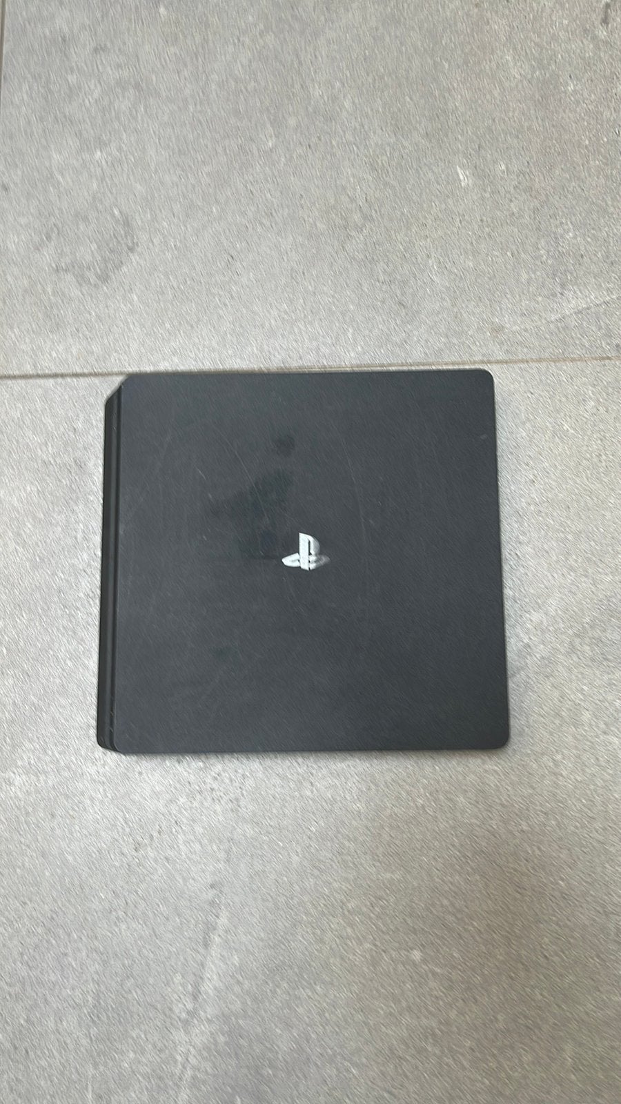Ps4 plus controller en kabels, 1 speler, Ophalen, Zo goed als nieuw, Vanaf 3 jaar