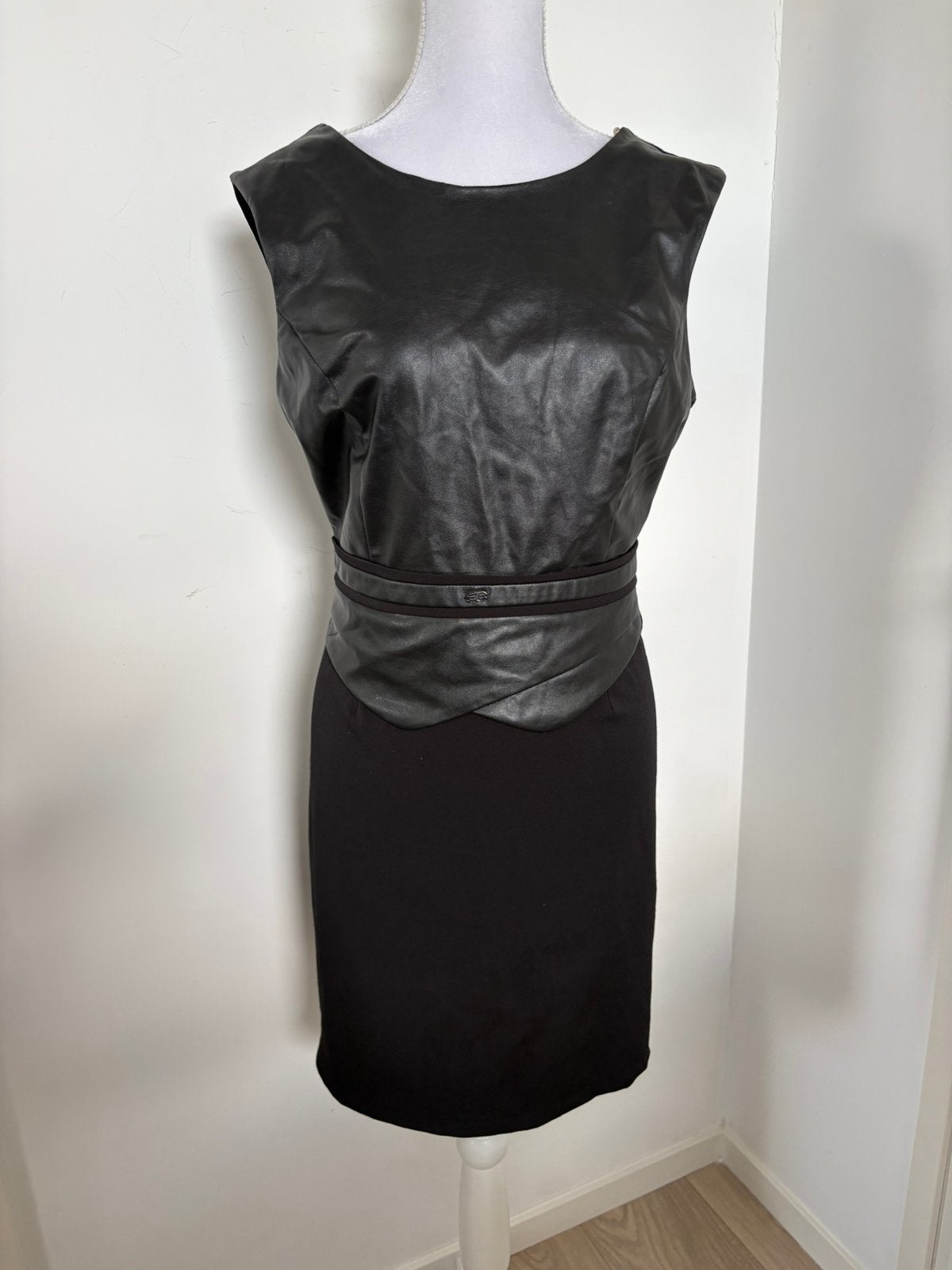 Prachtige zwarte jurk - Explosion - TR42/EU38, Kleding | Dames, Jurken, Maat 38/40 (M), Zwart, Nieuw, Ophalen of Verzenden