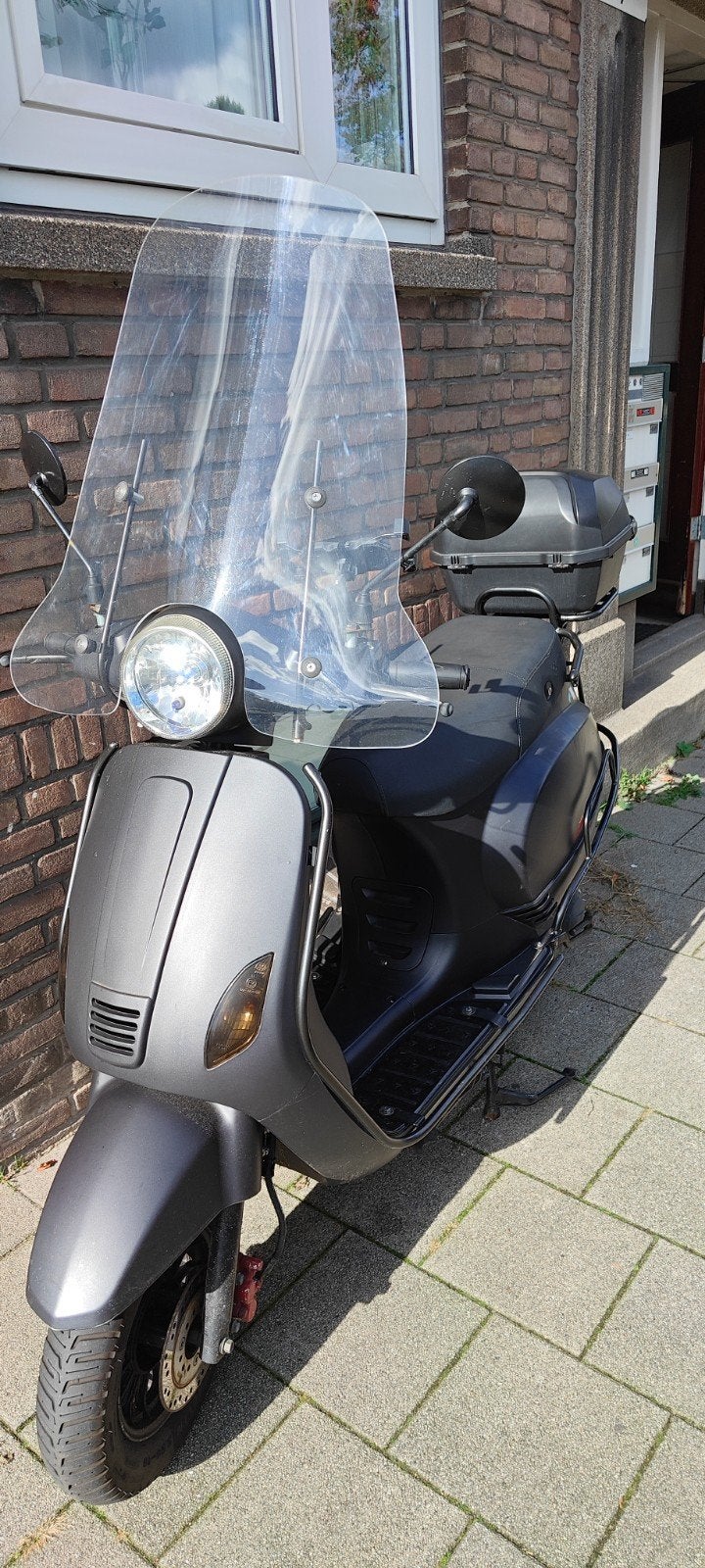 AGM VX50 scooter uit 2006 45km motor houd beetje in, Fietsen en Brommers, Ophalen, Gebruikt, Benzine