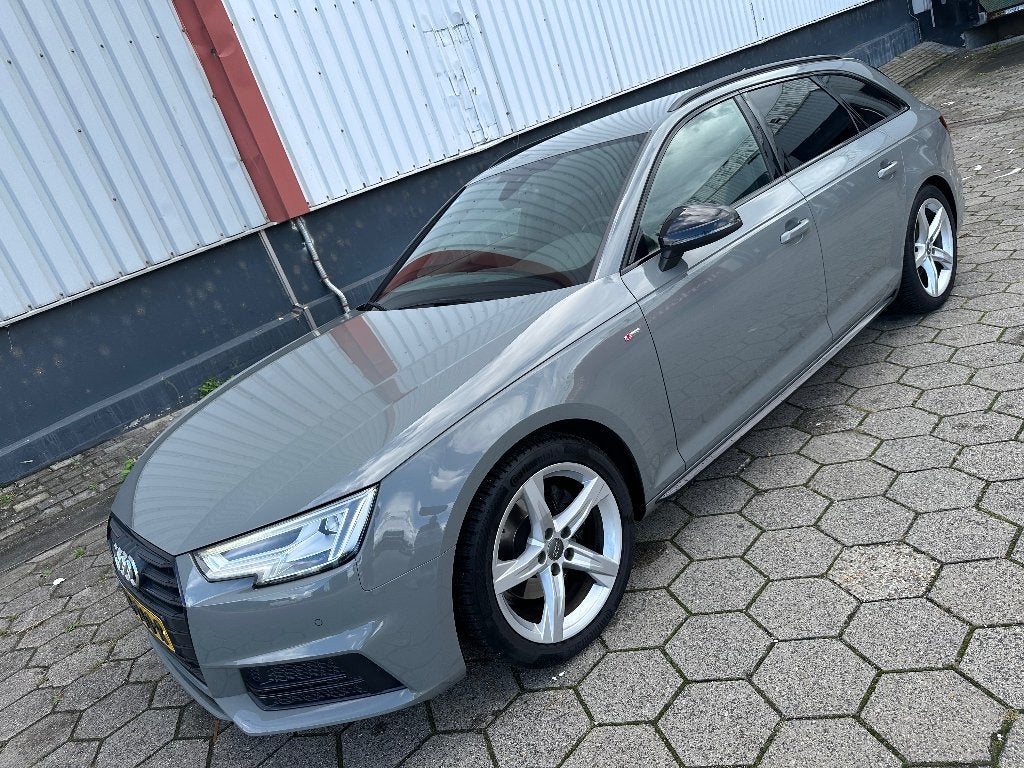Audi A4 1.4 Tfsi 150pk S Tronic 3x S-Line Black Edition, Zwart, 4 cilinders, A4, Bi-Xenon koplampen