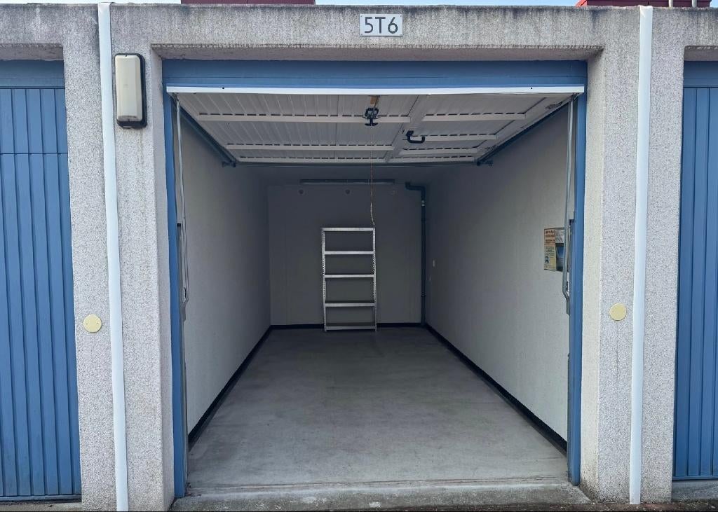 Nog 1 beschikbaar: Opslagruimte GARAGE XL in Benthuizen, Auto diversen, Autostallingen en Garages