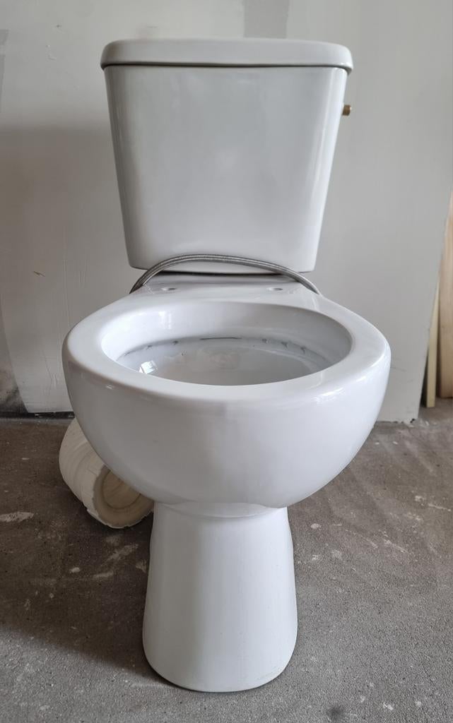 Witte toiletpot met stortbak, Doe-het-zelf en Verbouw, Sanitair, Ophalen