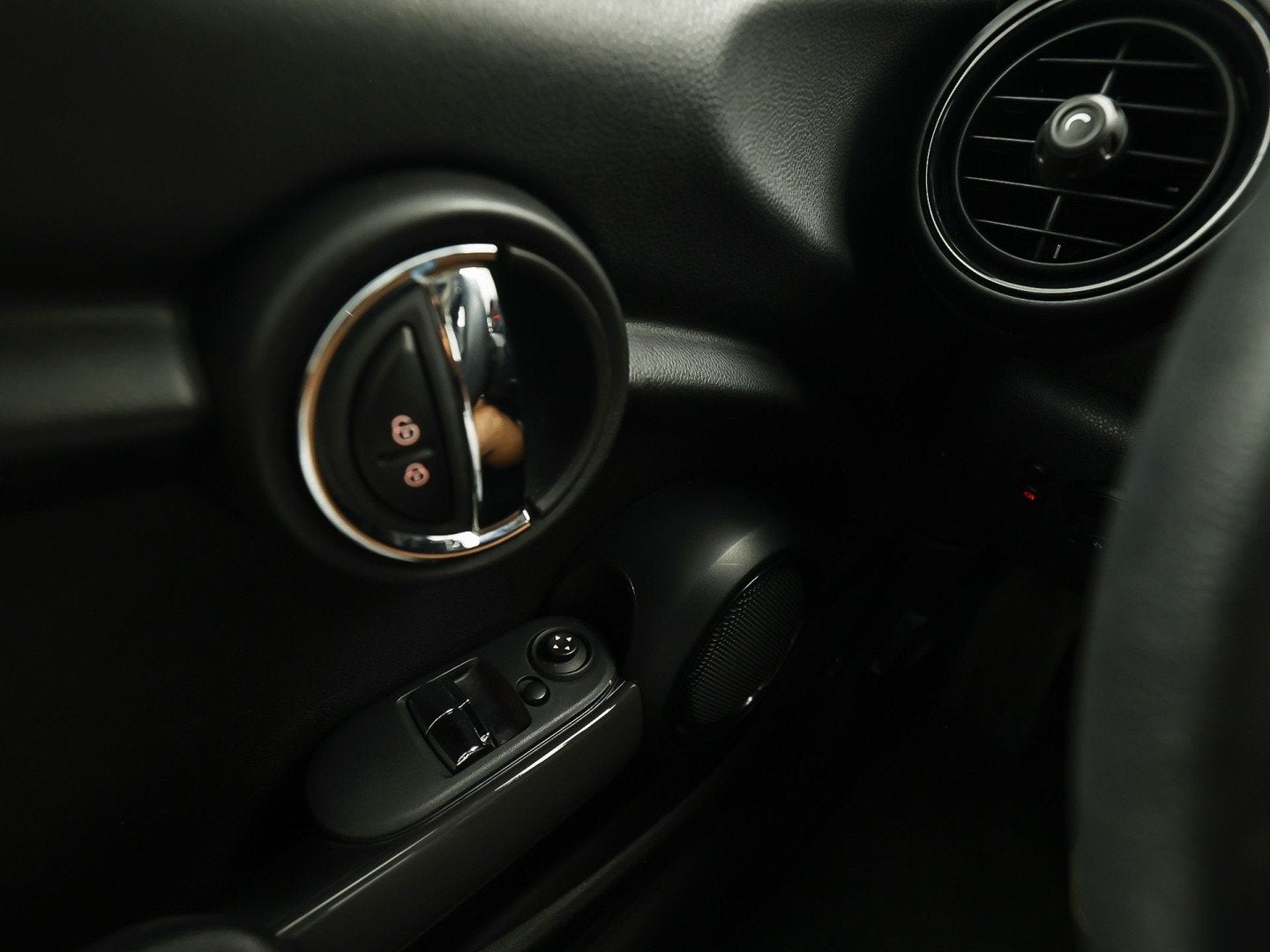 Foto 21 van MINI One 1.2 One Sport (AIRCO, STOELVERWARMING, BLUETOOTH, S