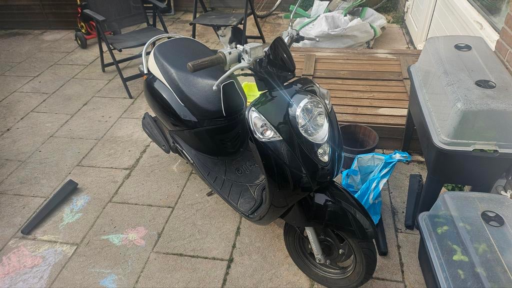 Veiling sluit vanavond,  Zwarte Sym Mio scooter, Gebruikt, Benzine, Ophalen, Mio