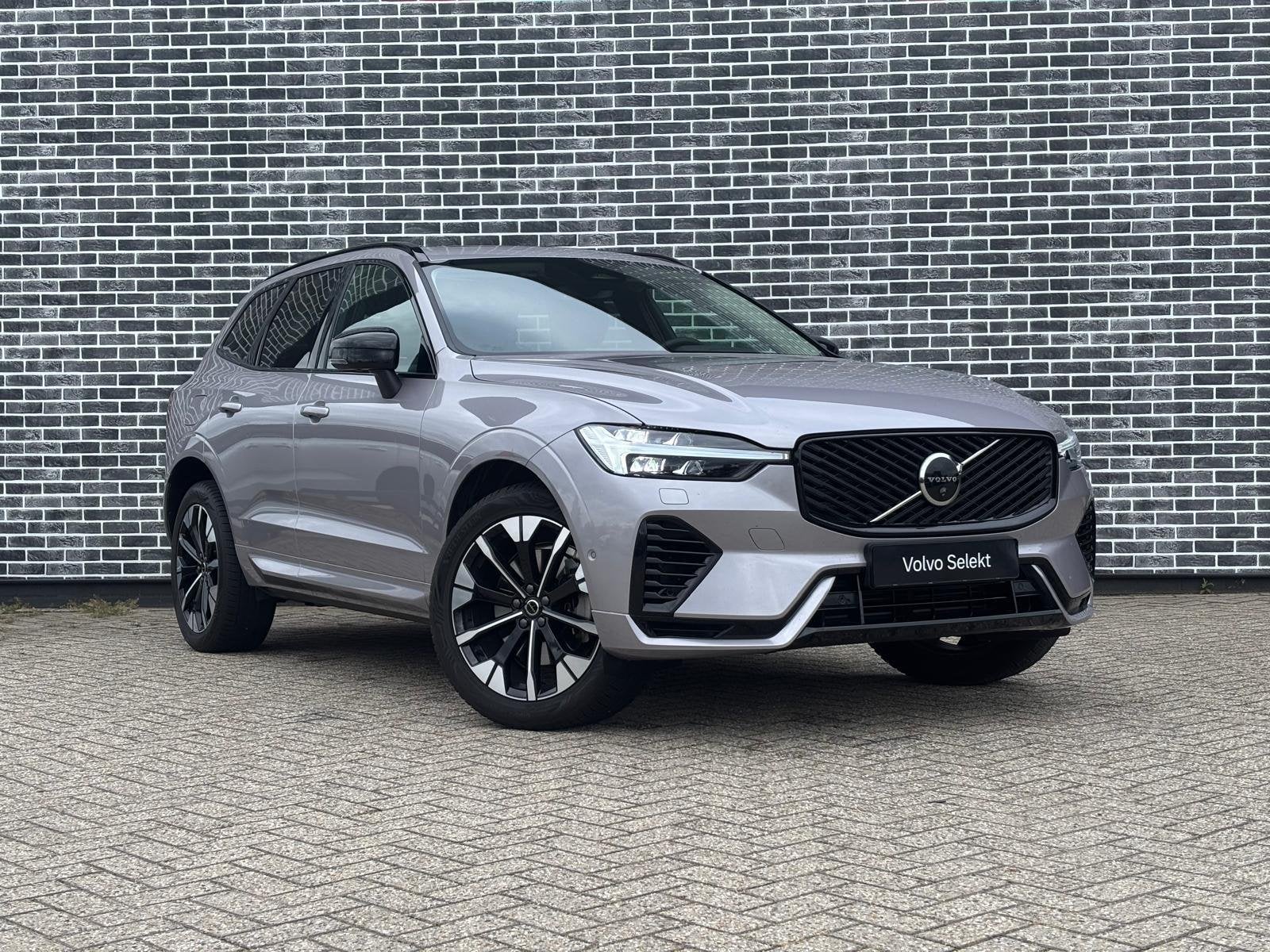 Volvo XC60 2.0 T6 Plug-in Hybrid AWD Ultra Dark | PHEV | Tre, Auto's, Gebruikt, Euro 6, 4 cilinders, 180 min