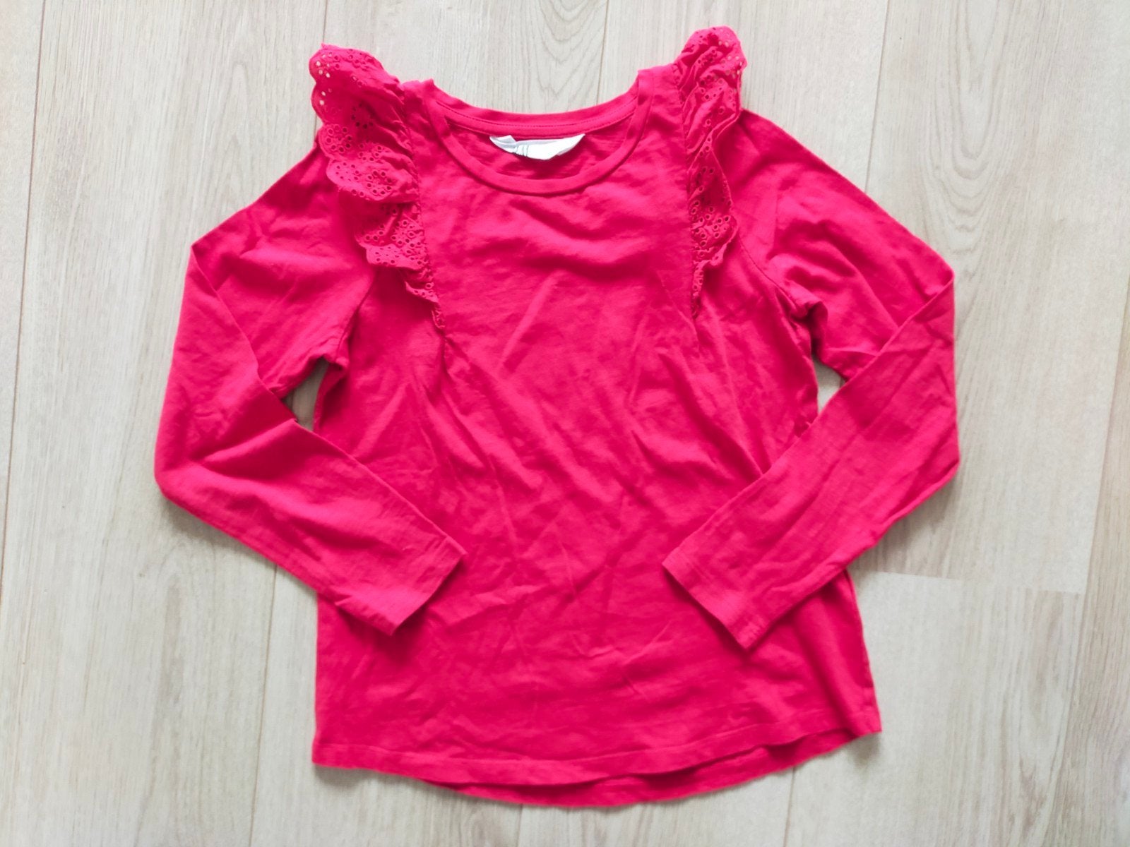 Zgan! Lieve rode longsleeve met embroidery H&M. Mt 134/140, Kinderen en Baby's, Kinderkleding | Maat 134, Meisje, H&M, Ophalen of Verzenden