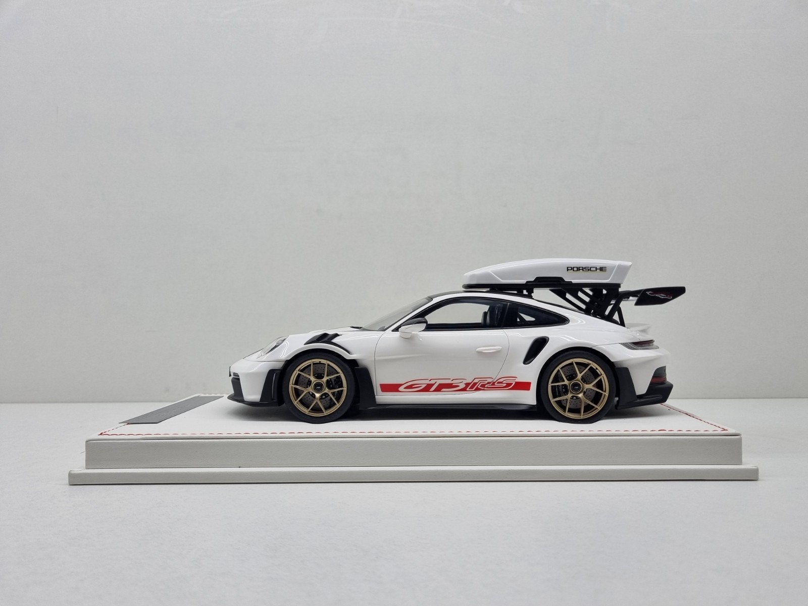 Ivy Merit
Porsche 911 (992) GT3 RS + Dakkoffer
1/20 1:18 Nie, Ophalen of Verzenden, Nieuw, Auto