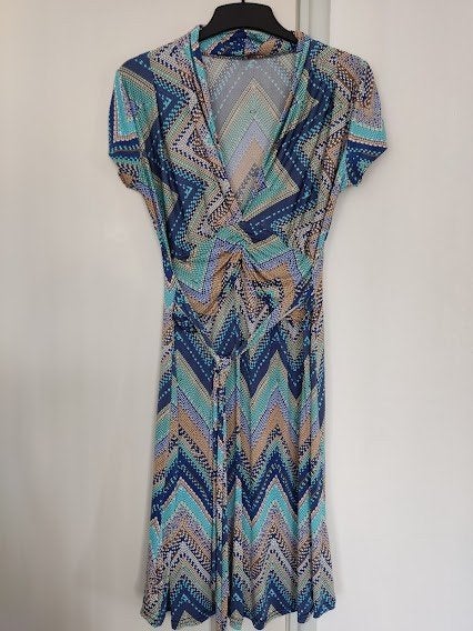 Vogue dames jurk met patronen motief en veter ceintuur, Meerkleurig, Ophalen of Verzenden, Maat 36 (S), Boven de knie