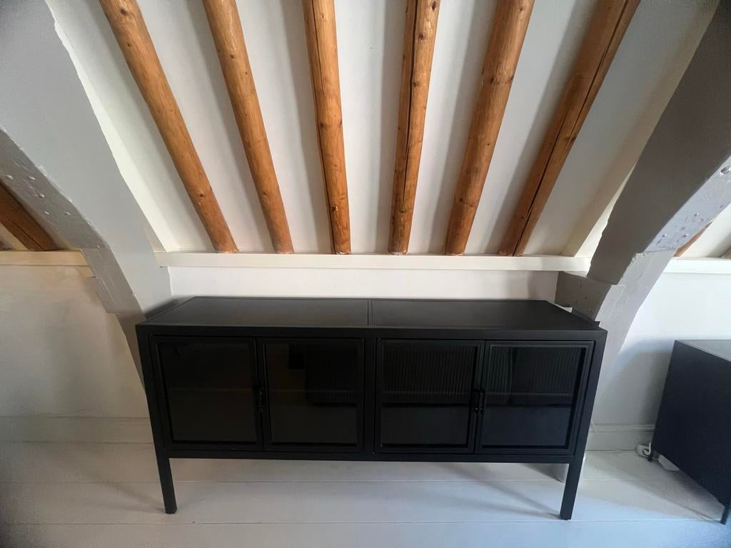 Zwart metalen dressoir met glazen deuren  Kasten | Dressoirs   Marktplaats