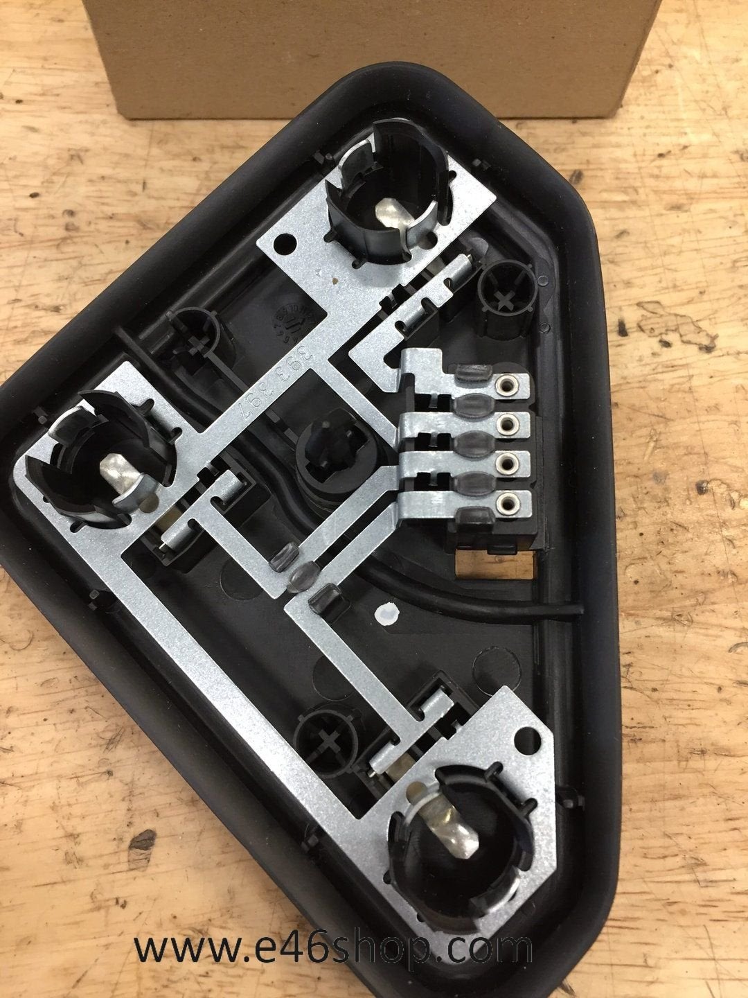 Achterlicht lamphouder links BMW E39 FL oe 63218371325 NIEUW, -, -, Nieuw, Ophalen of Verzenden
