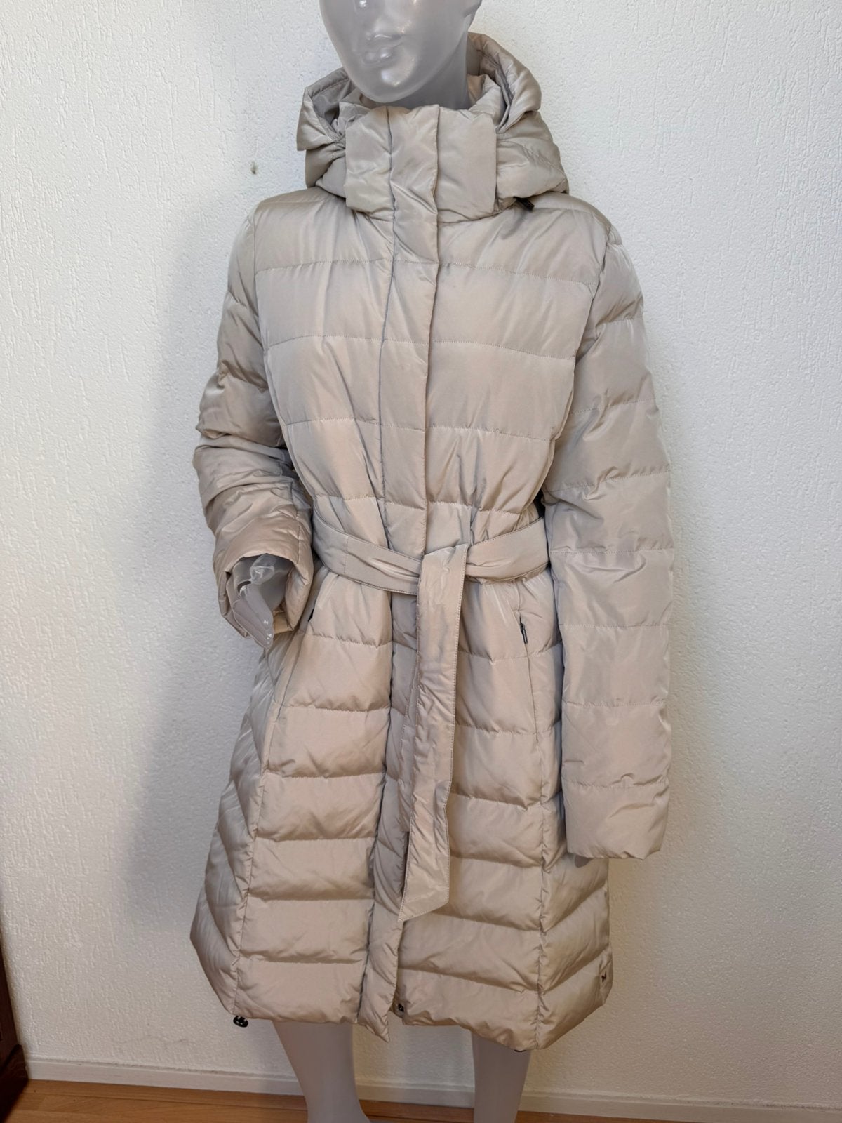 Max Mara ice / beige dons jas EU 42, Verzenden, Zo goed als nieuw, Maat 42/44 (L), Beige