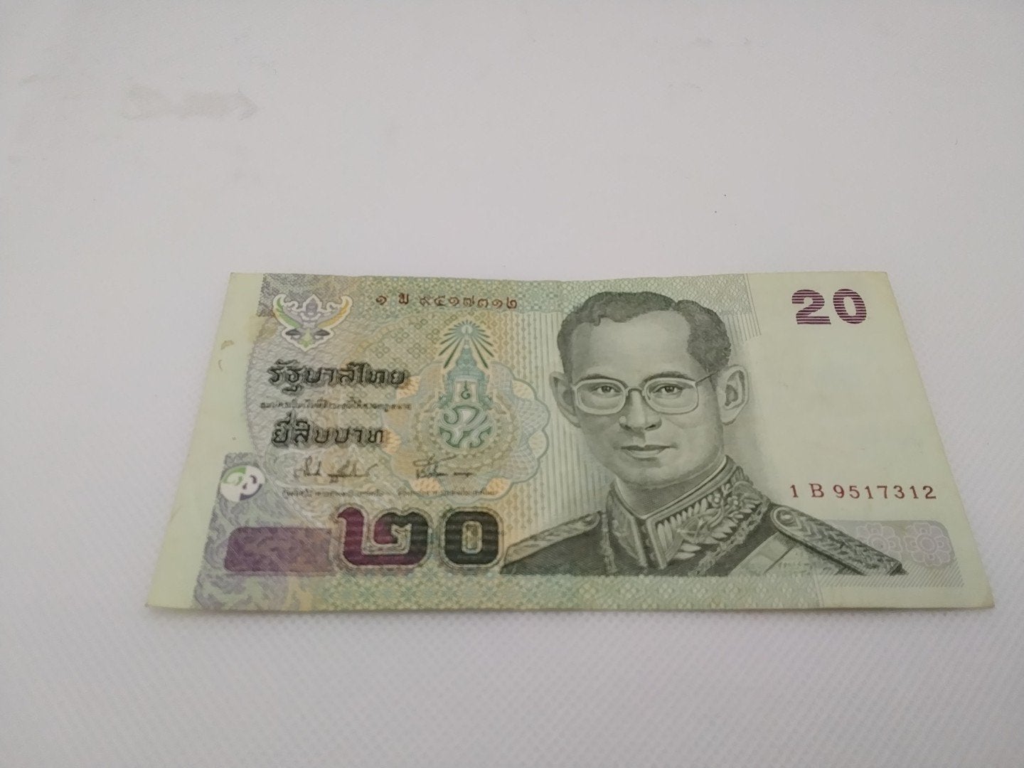 Thaise 20 Baht bankbiljet - Koning Bhumibol Adulyadej, Postzegels en Munten, Ophalen of Verzenden, Overige landen, Los biljet