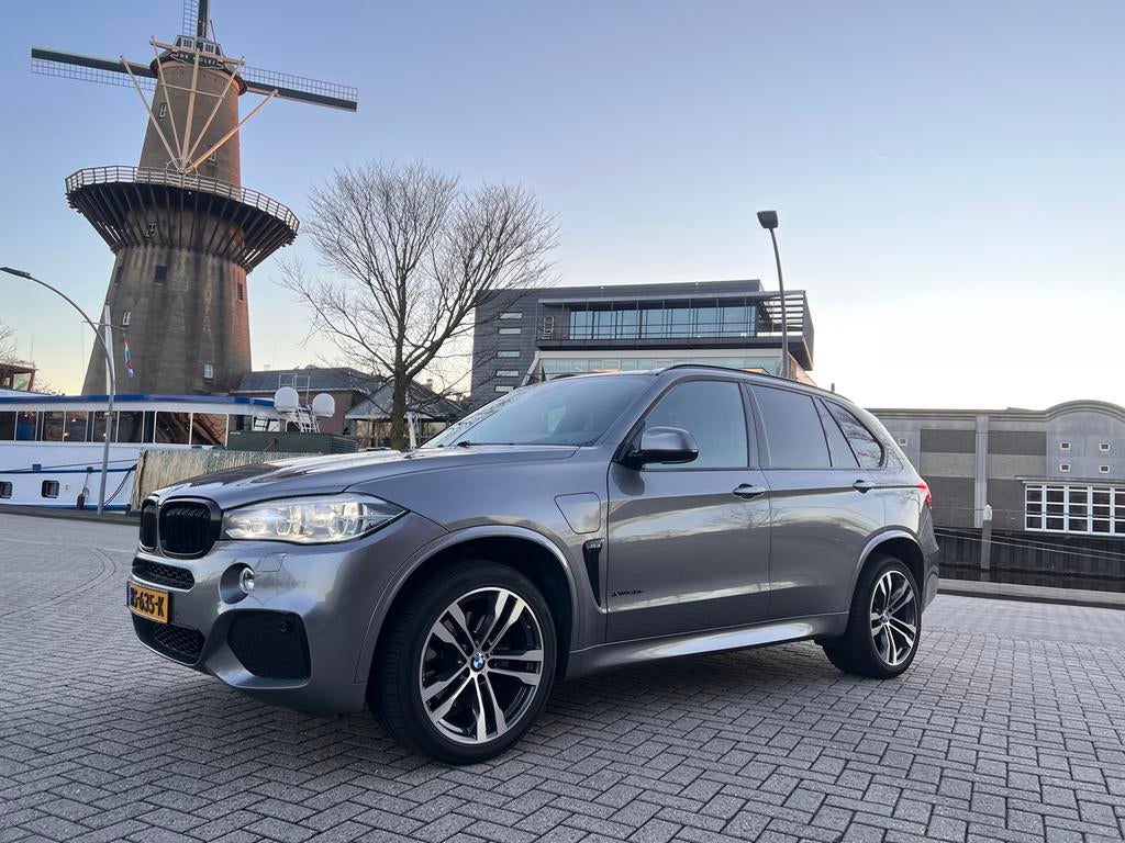 BMW X5 Xdrive M-Pakket 40e Iperformance 313pk, Vierwielaandrijving, 147 €/maand, Zilver of Grijs, 29 km/l