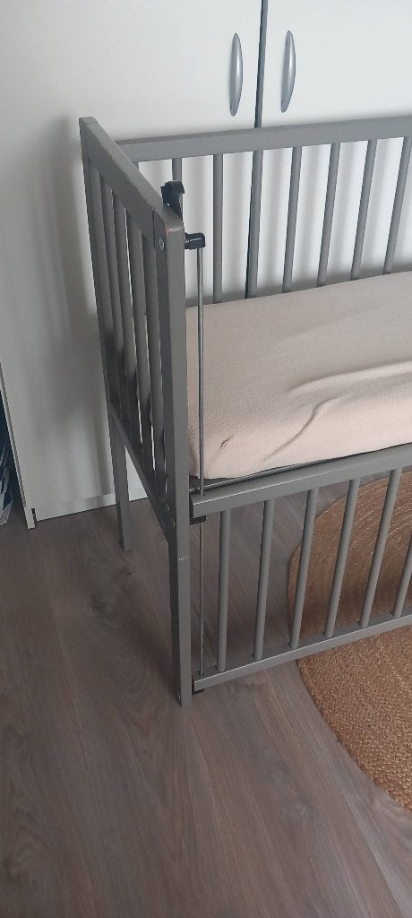 Petit Amelie Wiegje Co-sleeper Grijs - Opknapper, Ophalen, Gebruikt, Wieg