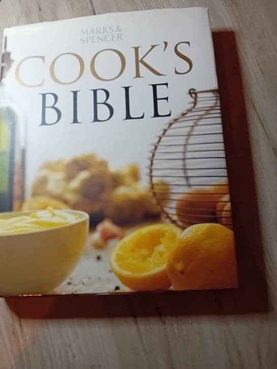 Cook's bible - Marks & Spencer, Ophalen of Verzenden, Zo goed als nieuw, Gezond koken