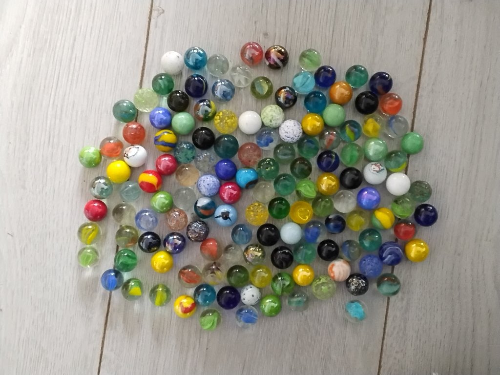 Knikkers 140 stuks + gratis platte knikker., Ophalen of Verzenden, Gebruikt