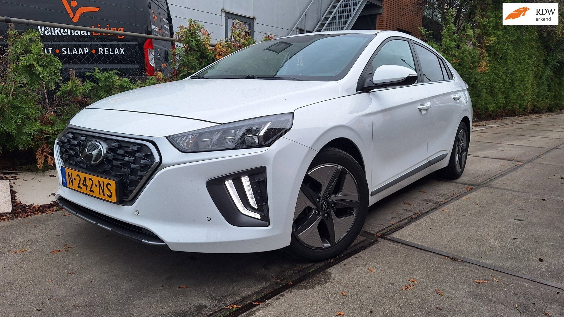 Hyundai IONIQ 1.6 GDi Premium - Plus Sky, Auto's, 28 km/l, Gebruikt, Wit, Bedrijf