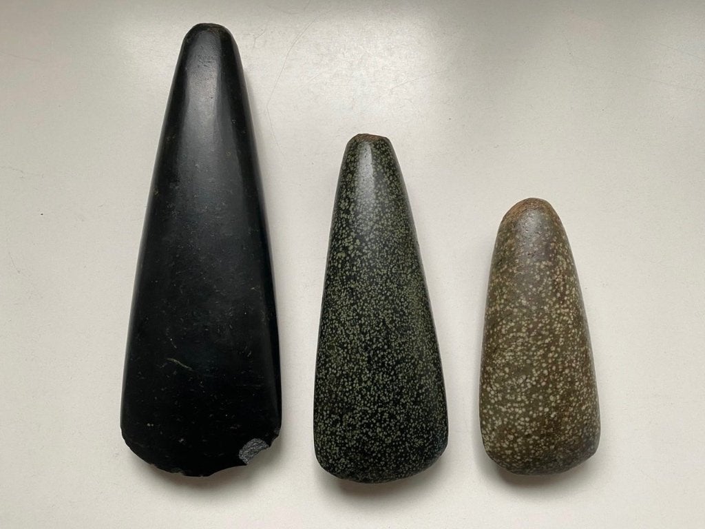 Antieke kapaks / handbijlen uit Papoea Nieuw Guinea, Papoea-Nieuw-Guinea, Ophalen of Verzenden, Steen/keramiek