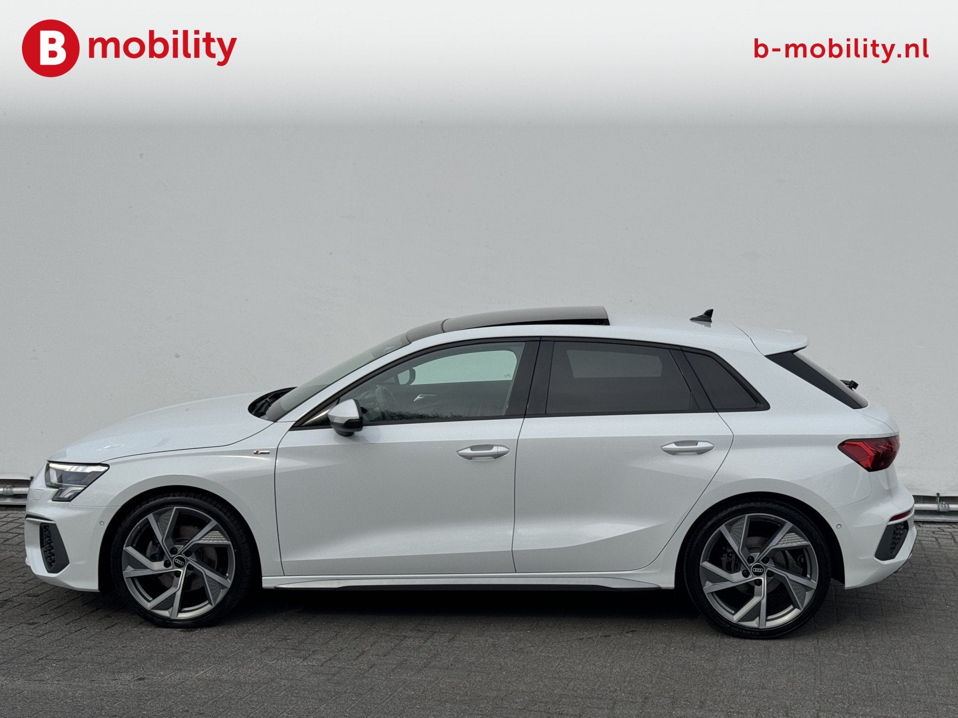 Audi A3 Sportback 35 TFSI 150Pk! Edition One S-Line Panorama, Auto's, Audi, 4 cilinders, 150 pk, Leder en Stof, Wit