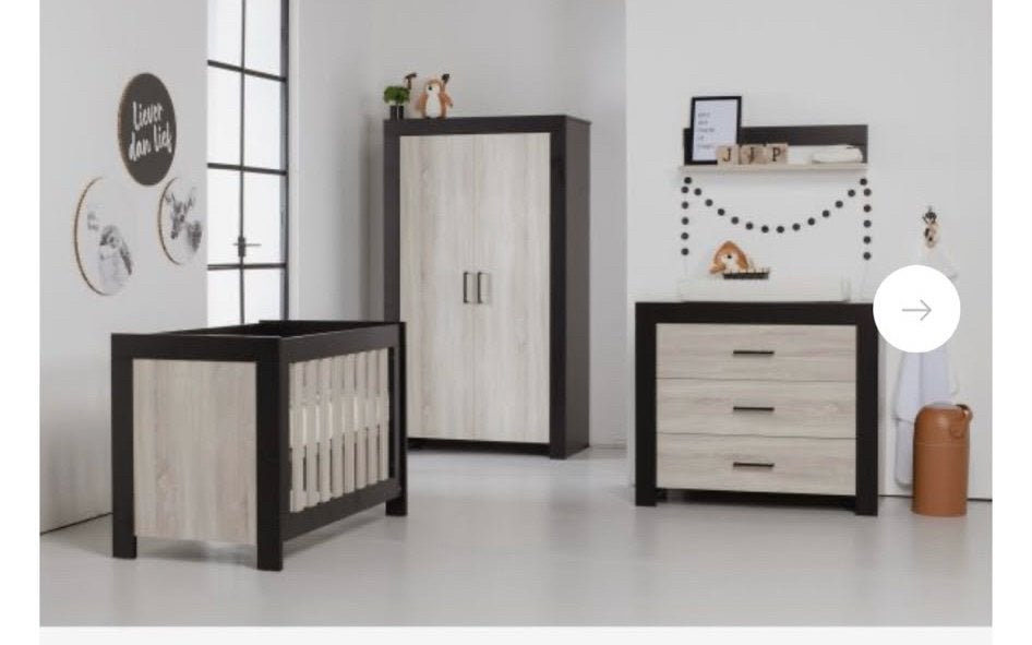 Babykamer set: ledikant, commode en kledingkast, Kinderen en Baby's, Babywiegjes en Ledikanten, Ophalen, Zo goed als nieuw, Ledikant