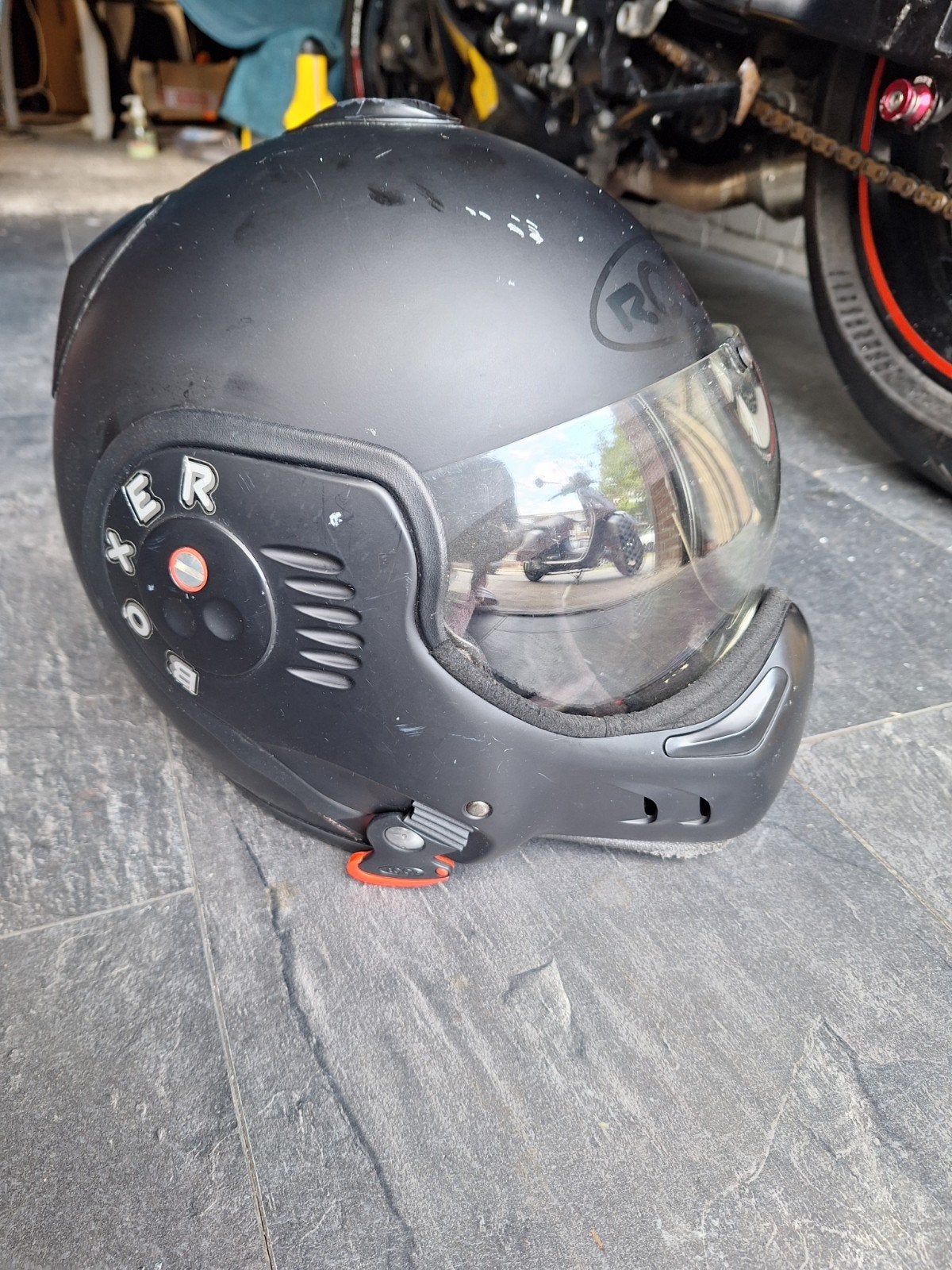 Roof boxer (met beschadigingen), Motoren, M, Systeemhelm, Dames, Tweedehands