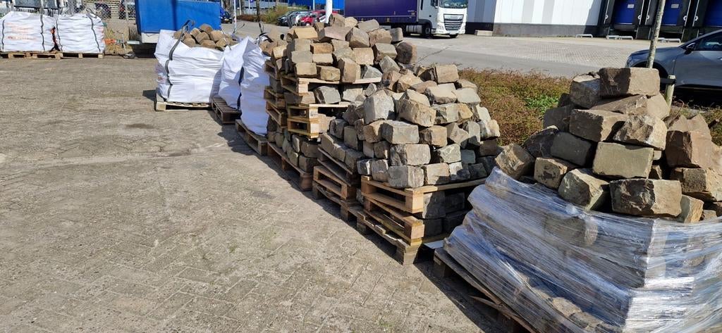 Grote partij basalt keien, Ophalen, Natuursteen, Terrastegels