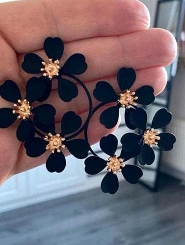 Elegante zwarte bloem oorbellen met gouden accent, Overige materialen, Hangers, Verzenden, Zwart