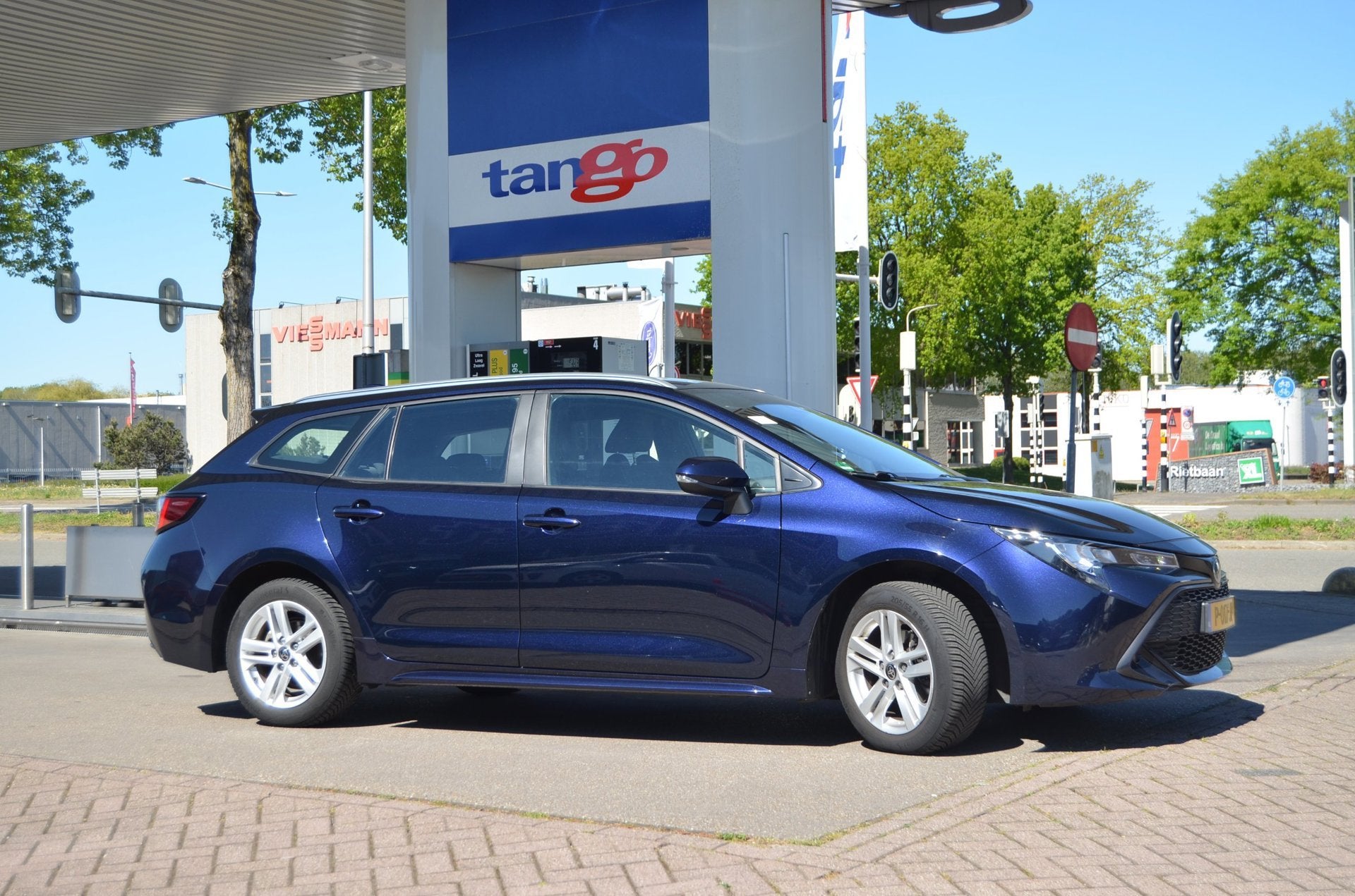 Toyota Corolla Touring Sports 1.8 Hybrid Business|LED|CAMERA, 1345 kg, 450 kg, Gebruikt, 4 cilinders