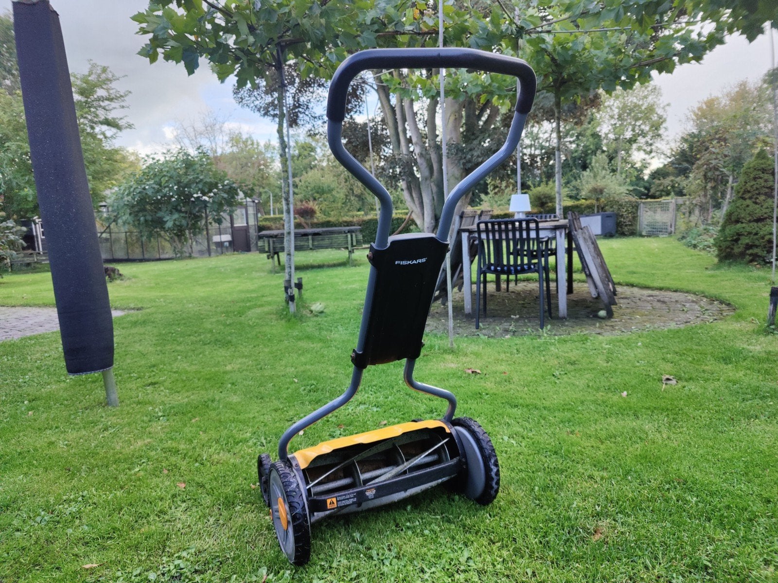 Fiskars Handgrasmaaier - Zo goed als nieuw, Fiskars, Handgrasmaaier, Ophalen of Verzenden, Zo goed als nieuw