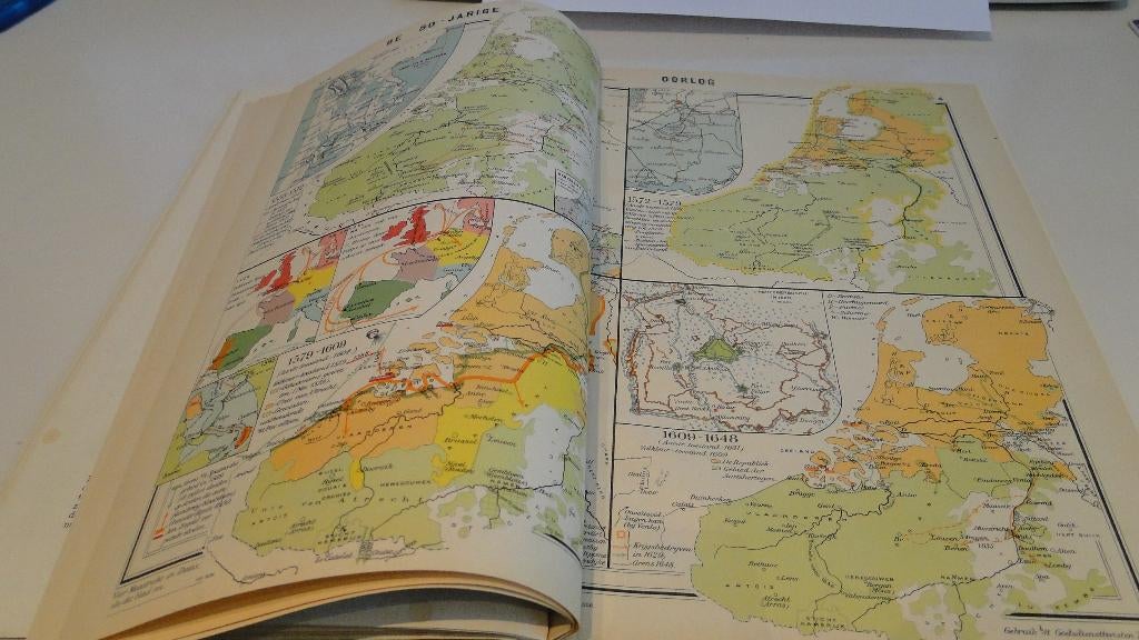 Berkelbach vd Sprenkel Hettema Grote Historische Schoolatlas, Boeken, Atlassen en Landkaarten, Overige atlassen, Ophalen of Verzenden