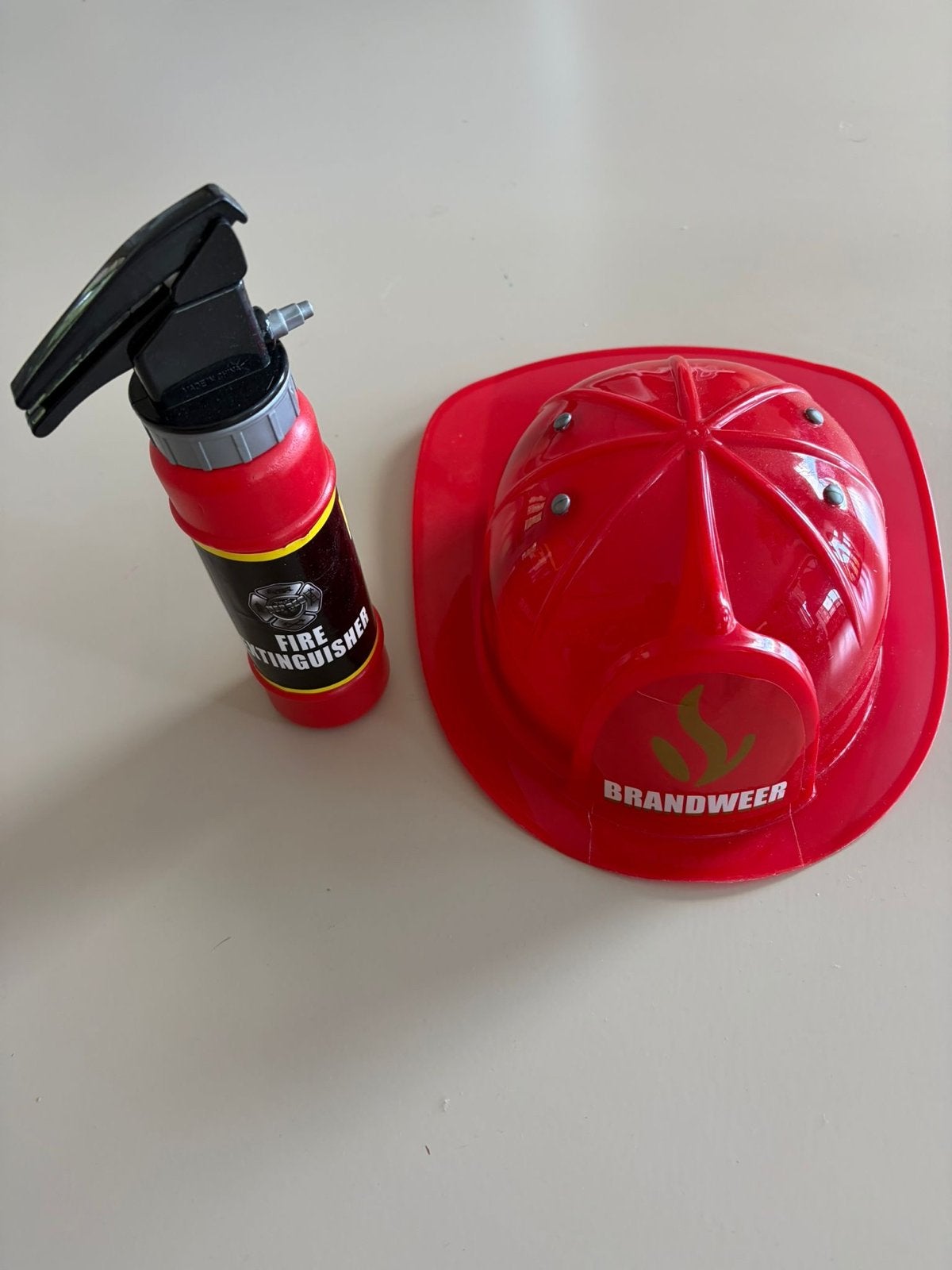 Brandweer helm en brandblusser voor kinderen, Ophalen of Verzenden, Gebruikt, Jongen of Meisje