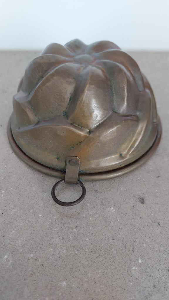 Antieke koperen puddingvorm met bloemmotief, Antiek en Kunst, Ophalen of Verzenden