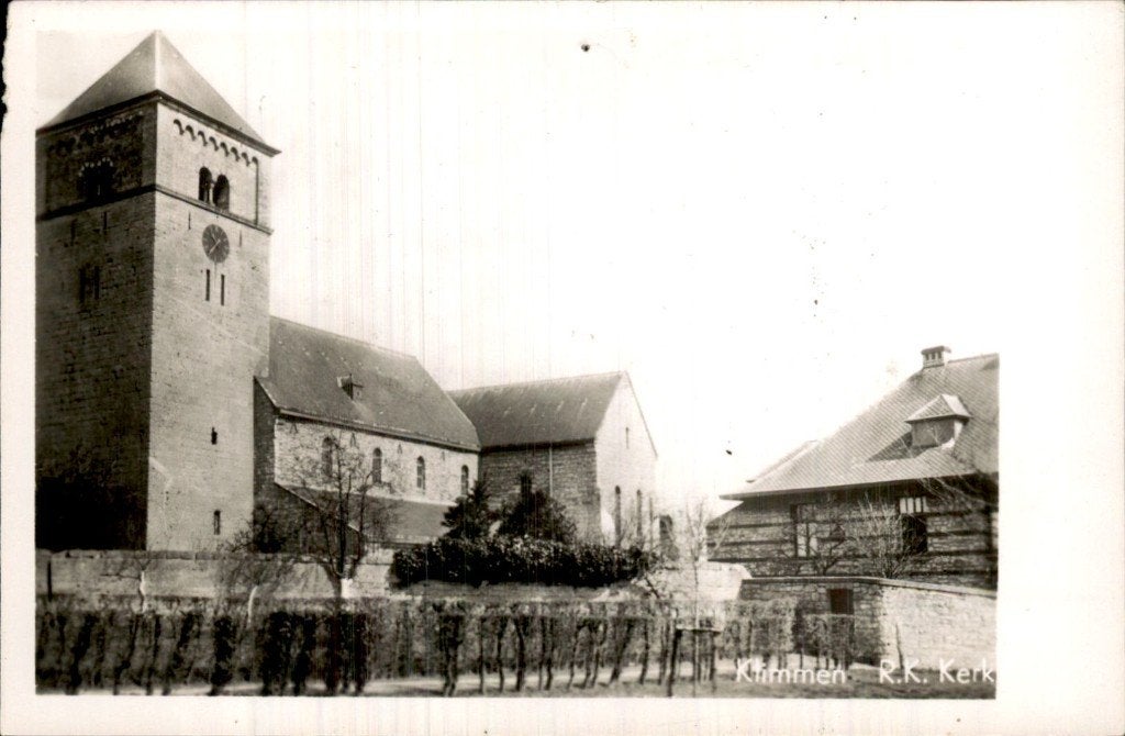 Klimmen - R.K. Kerk - Toren, Verzamelen, Ansichtkaarten | Nederland, Ophalen of Verzenden, 1940 tot 1960, Ongelopen, Limburg