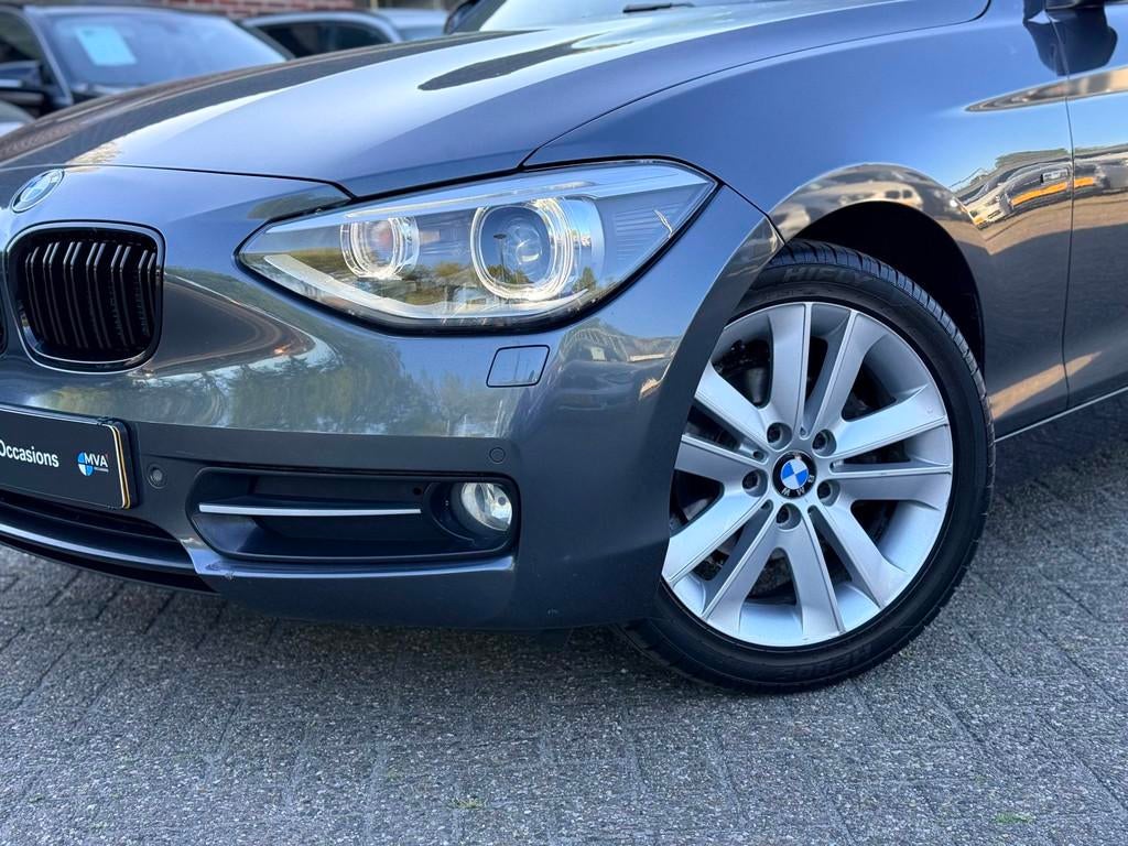 BMW 1-serie 116i High Executive Sport|Nieuwe Ketting + Kleps, Auto's, Gebruikt, 4 cilinders, 650 kg, Hatchback
