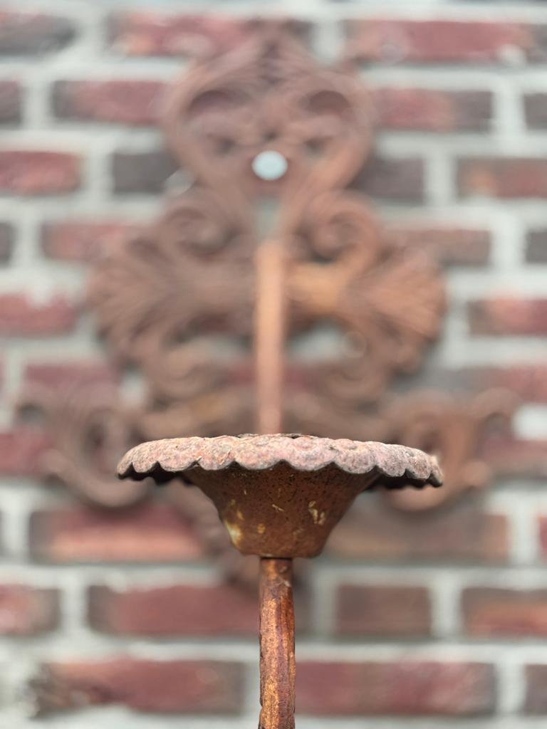 Decoratieve Gietijzeren Kandelaar Wandhouder, Antiek en Kunst, Antiek | Kandelaars, Ophalen of Verzenden