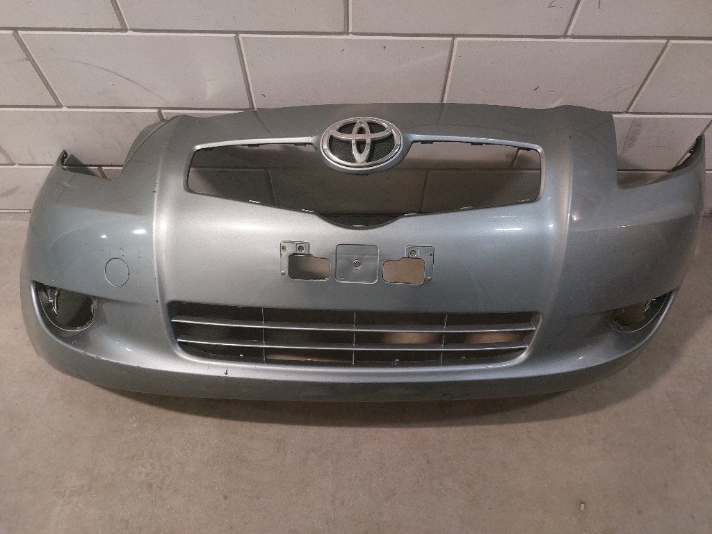 Voorbumper Toyota Yaris grijs van kleur, Auto-onderdelen, Ophalen, Gebruikt, Voor, Toyota