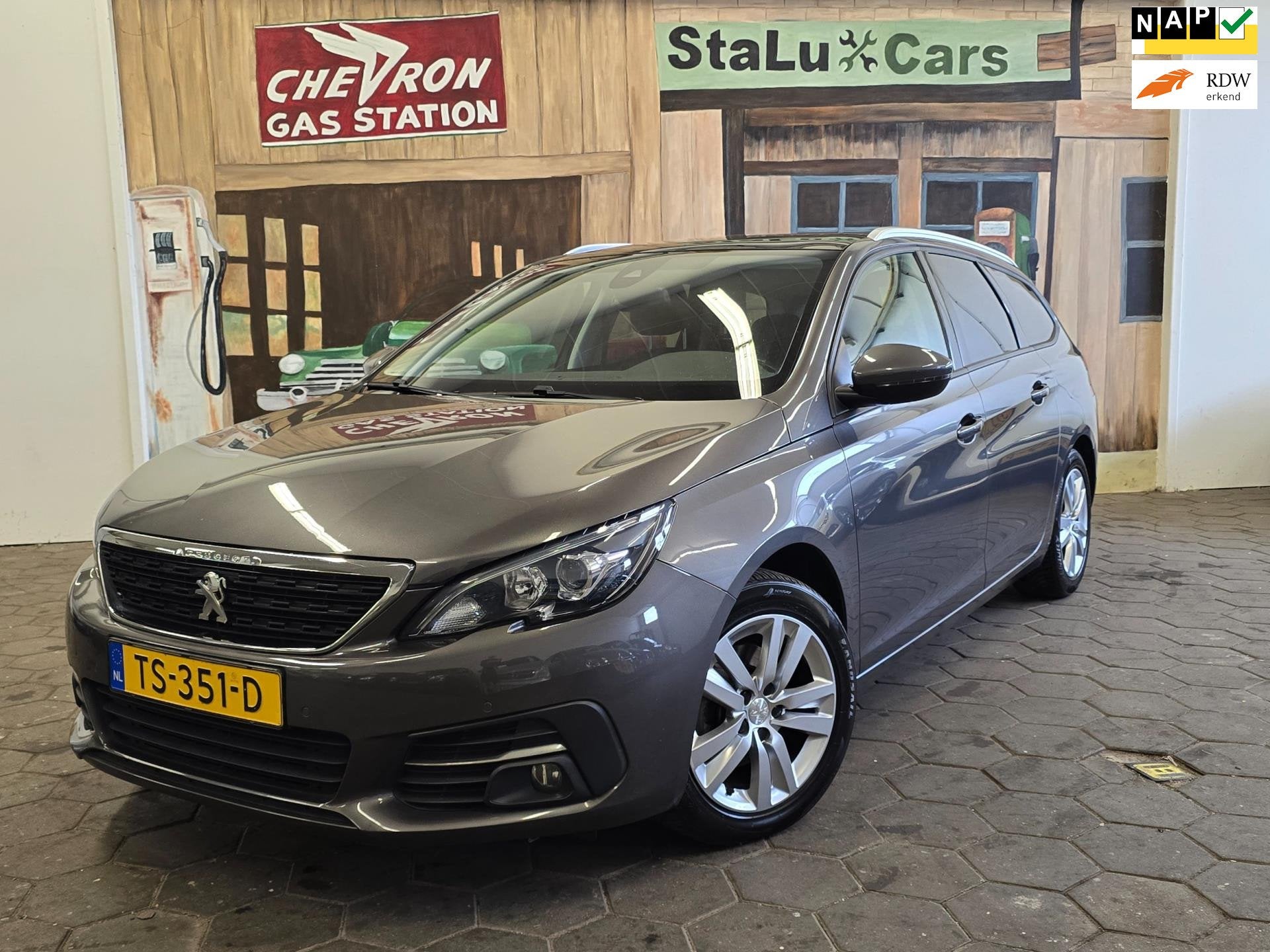 Peugeot 308 SW 1.2 PureTech Blue Lease Executive/CARPLAY/, Voorwielaandrijving, Stof, Gebruikt, 1199 cc