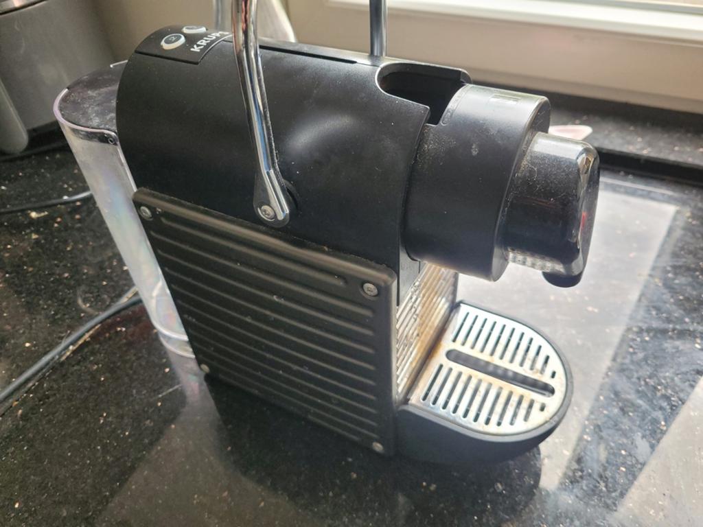 Nespresso Krups Pixie (XN 304) – Voor onderdelen / defect, Witgoed en Apparatuur, Koffiezetapparaten, Gebruikt, Koffiemachine
