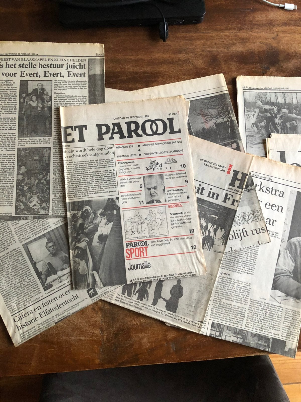 Elfstedentocht 1985 diverse knipsels, Verzamelen, Tijdschriften, Kranten en Knipsels, Ophalen of Verzenden, 1980 tot heden, Tijdschrift