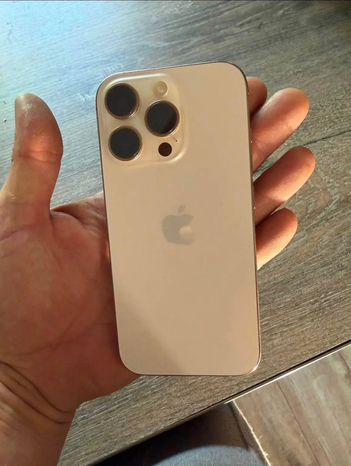 Iphone 16 pro, Ophalen of Verzenden, Zo goed als nieuw, Goud, 256 GB