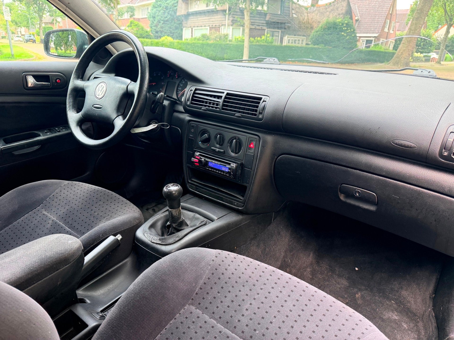 Foto 10 van Volkswagen Passat 1.8 | Elek.Pakket | Trekhaak | NAP!