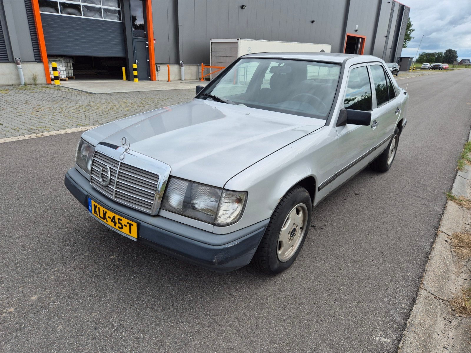 Mercedes-Benz Mercedes 6 11 1986 Grijs bijna belastingvrij, 1983 cc, Zwart, 4 cilinders, 23 km/l