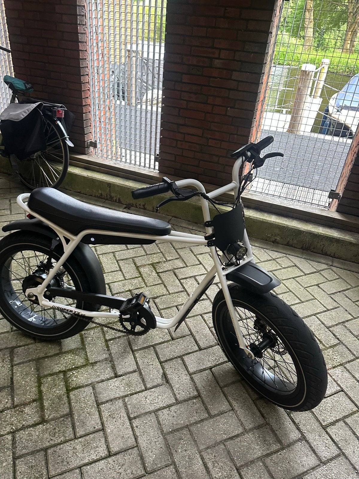 Super73 ZG - Witte elektrische fatbike (ruilen mogelijk), Zo goed als nieuw, Minder dan 47 cm, 30 tot 50 km per accu, Ophalen