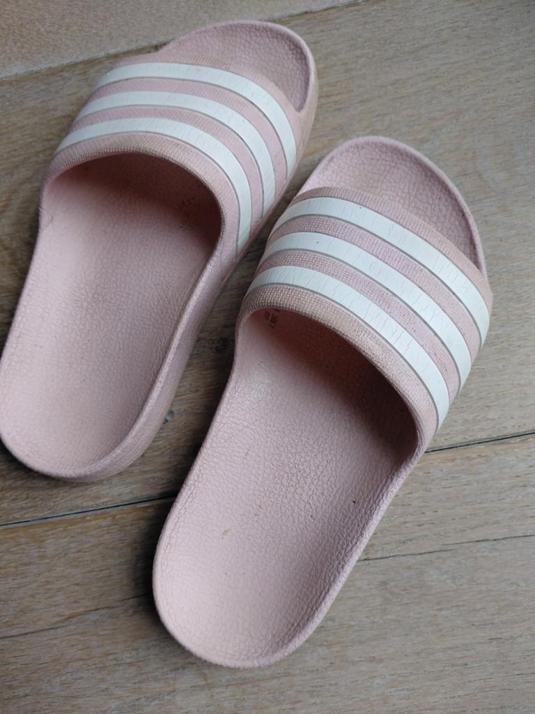Adidas slippers roze maat 32, Ophalen of Verzenden, Roze