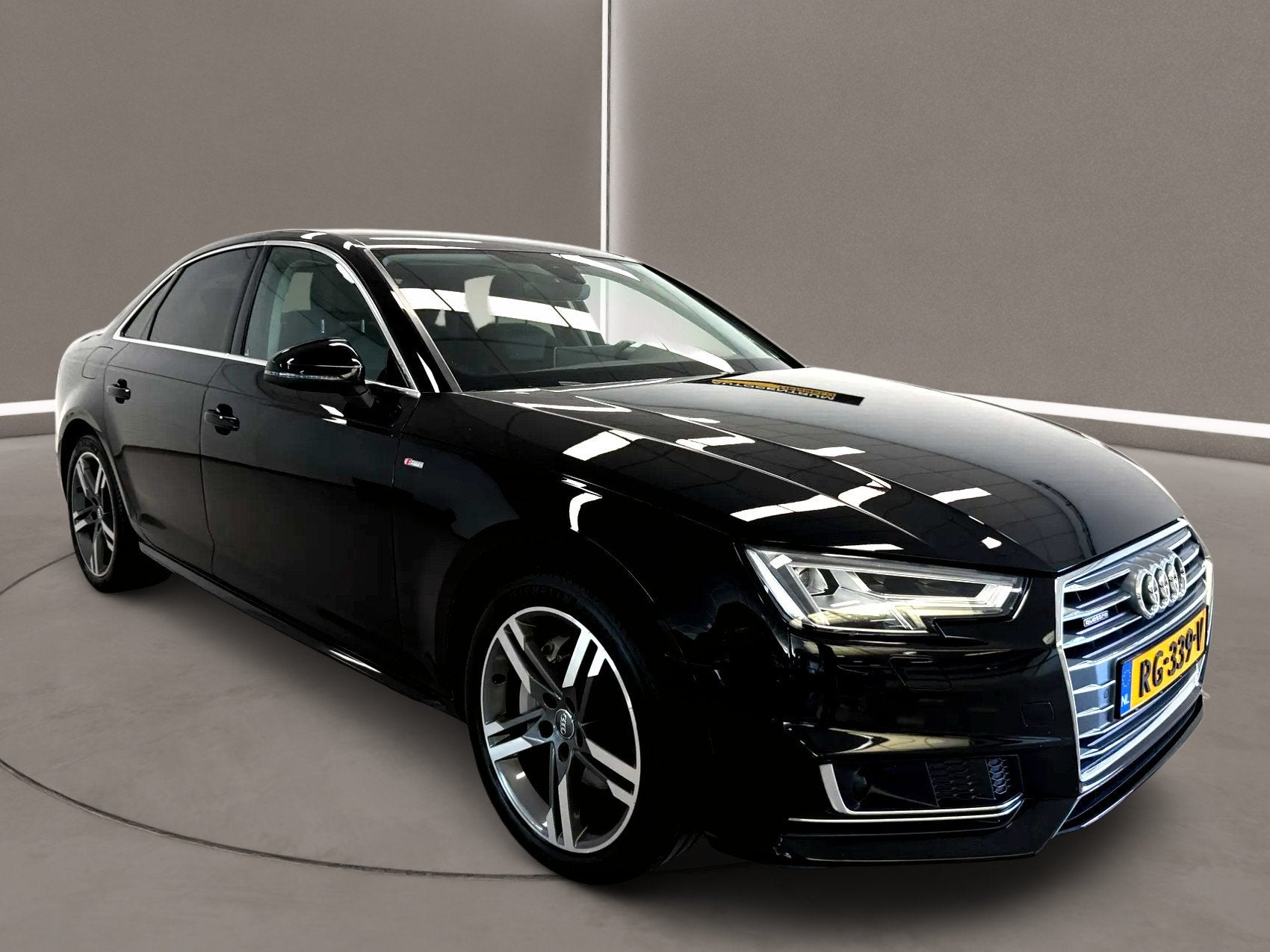 Foto 3 van Audi A4 Limousine 2.0 TDI quattro Sport S-Line 190 Pk Automa