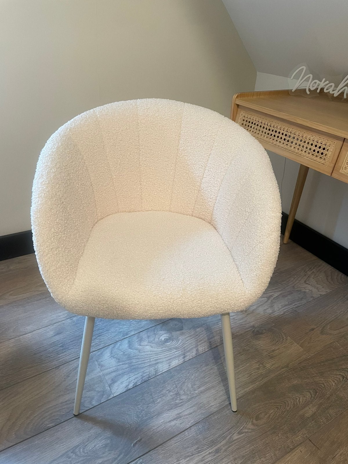Teddy stoel off white, Huis en Inrichting, Stoelen, Ophalen, Zo goed als nieuw, Wit, Eén