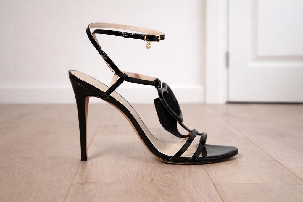 Paule ka nieuwe sandalen 41, Kleding | Dames, Schoenen, Ophalen of Verzenden, Zo goed als nieuw, Zwart, Sandalen of Muiltjes