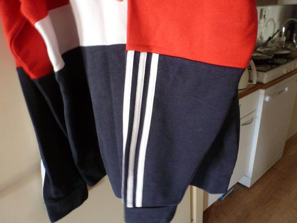 ADIDAS rood wit blauw hoodie vest 46 -GRATIS zend, Overige kleuren, Verzenden, Maat 46/48 (XL) of groter, Fitness of Aerobics